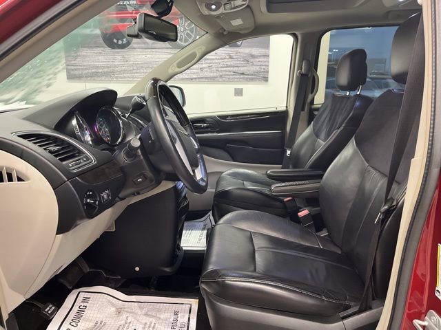 Used 2014 Chrysler Town & Country Limited w/ Luxury Group image 14