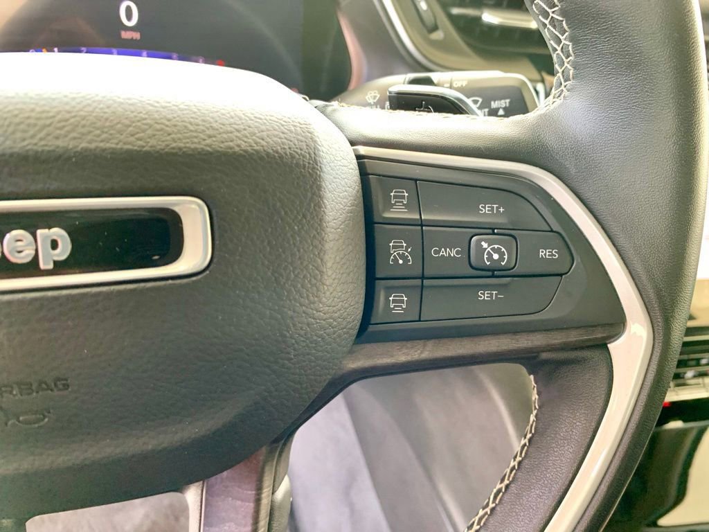 Used 2022 Jeep Grand Cherokee L Limited AWD/4WD image 37