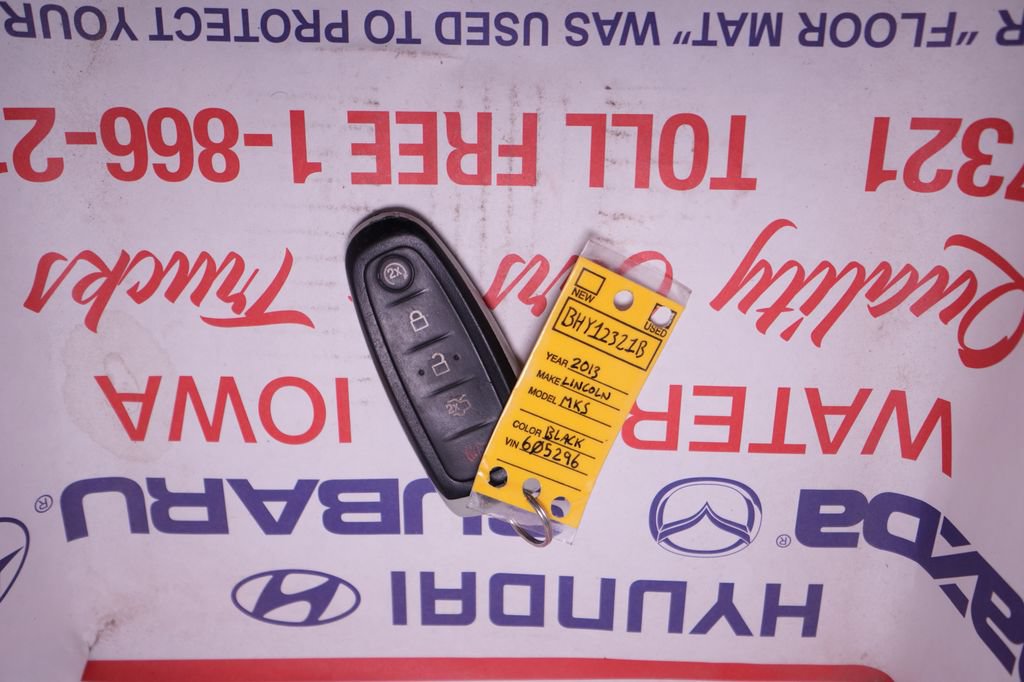 Used 2013 Lincoln MKS AWD image 40
