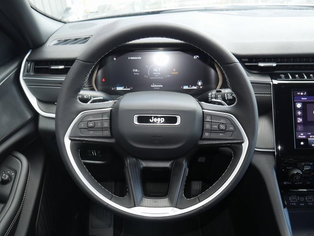 New 2025 Jeep Grand Cherokee Laredo X w/ Luxury Tech Group I image 18