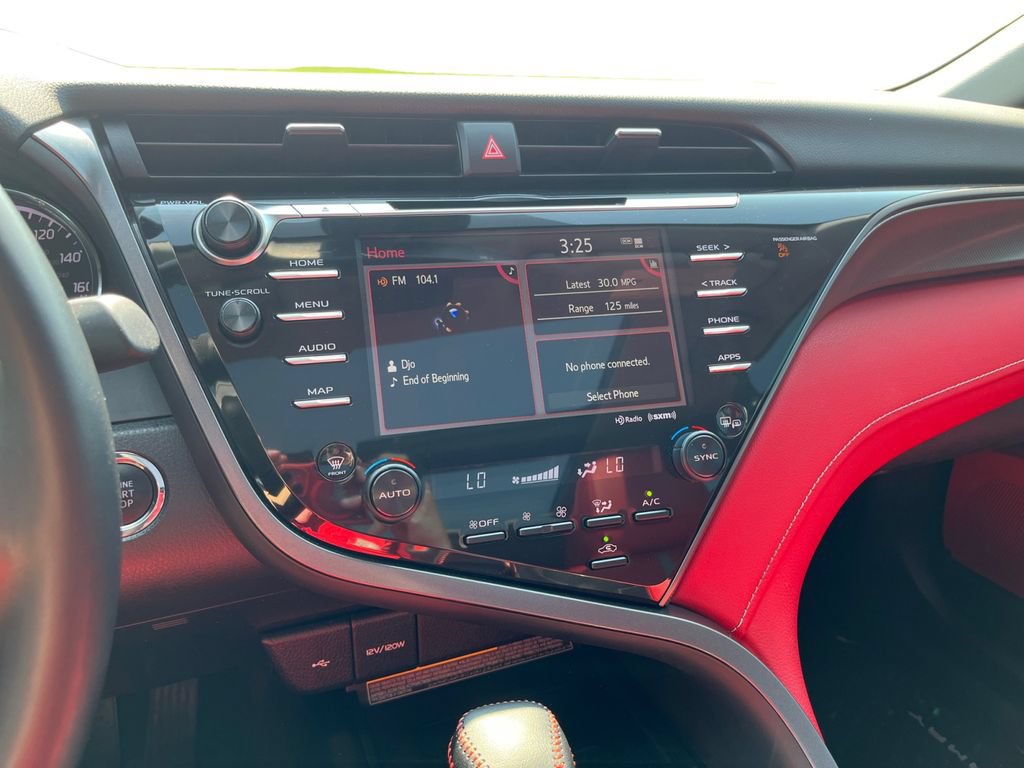 Used 2020 Toyota Camry XSE FWD image 14
