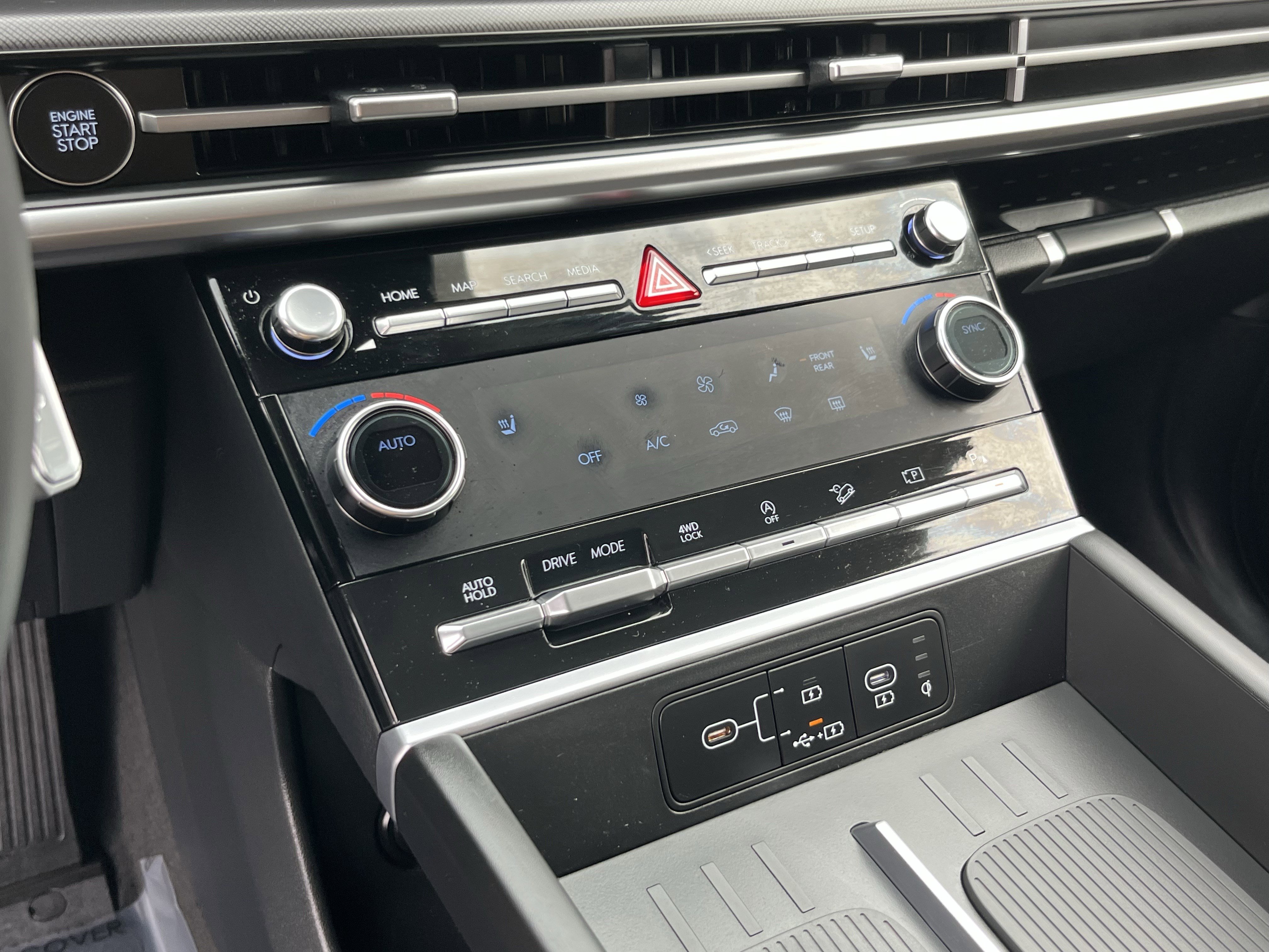 Certified 2024 Hyundai Santa Fe SEL image 21