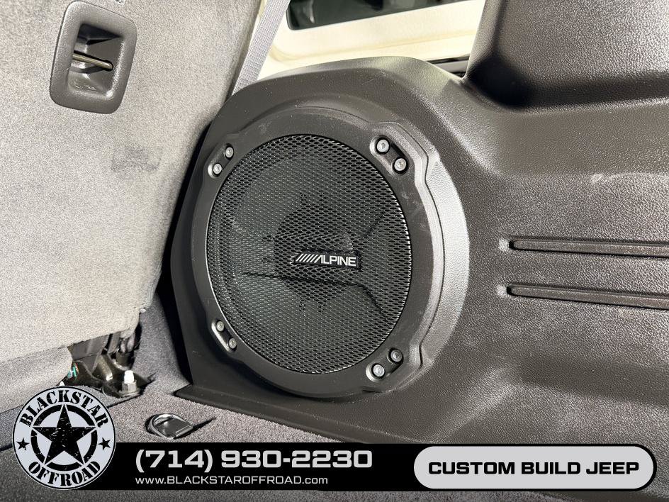 Used 2024 Jeep Wrangler Unlimited Rubicon w/ Technology Group AWD/4WD image 31