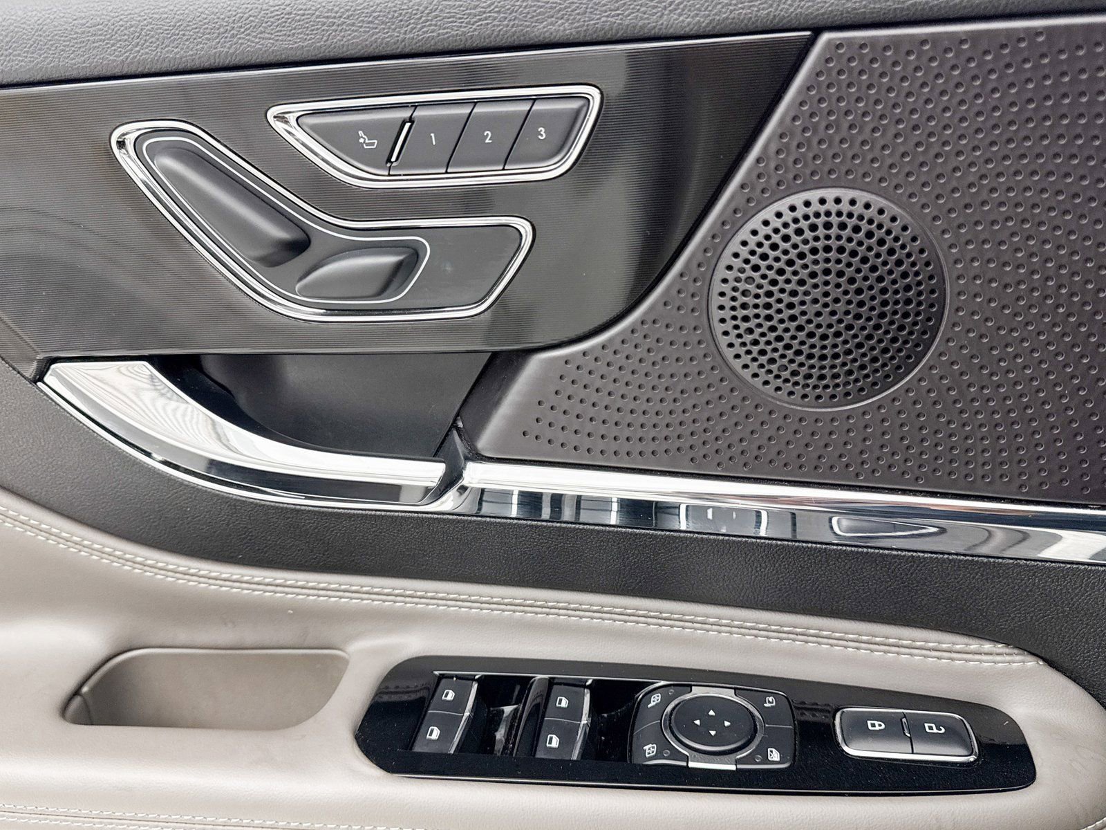 Used 2024 Lincoln Corsair FWD image 28