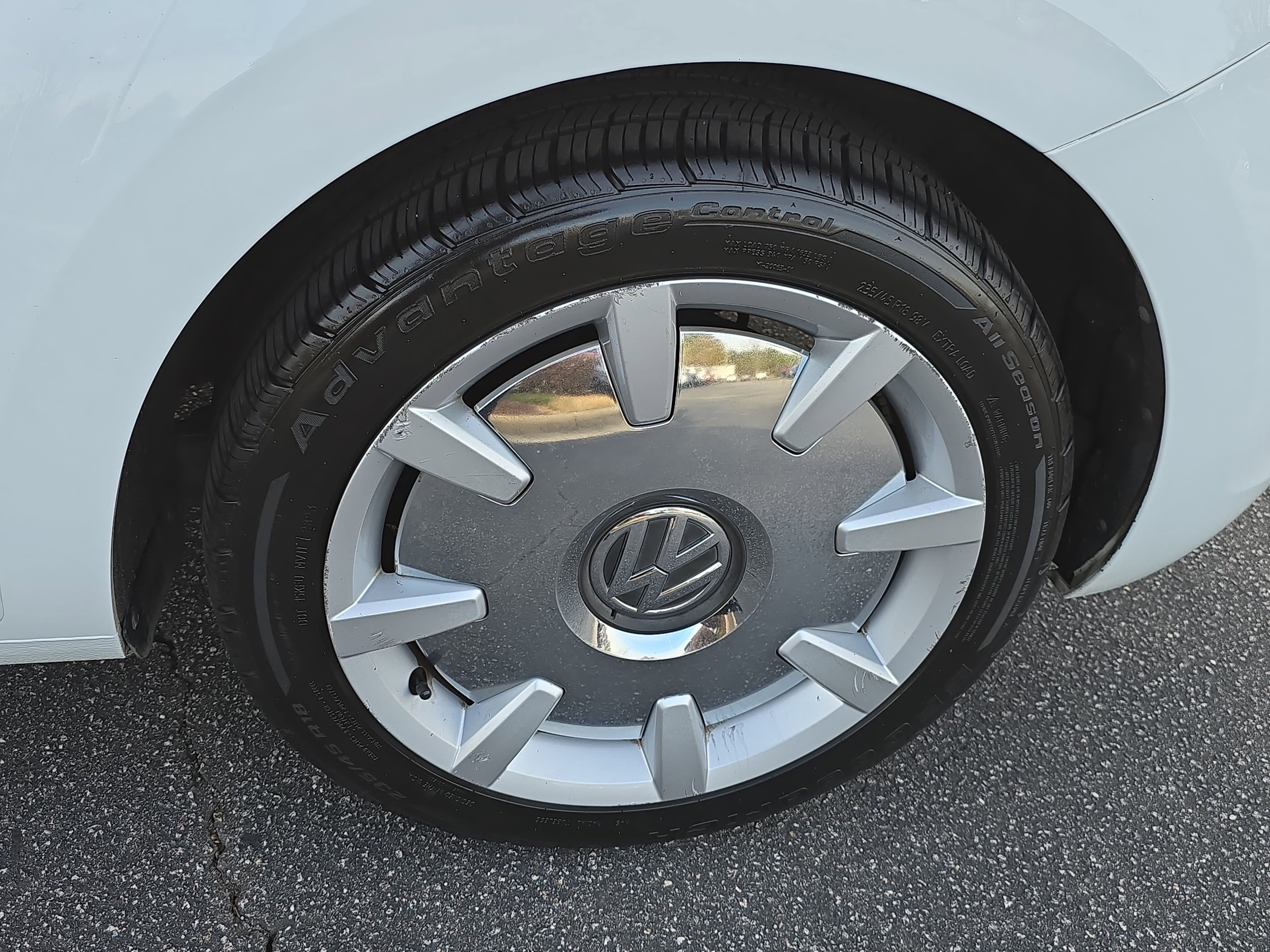 Used 2019 Volkswagen Beetle 2.0T S image 32