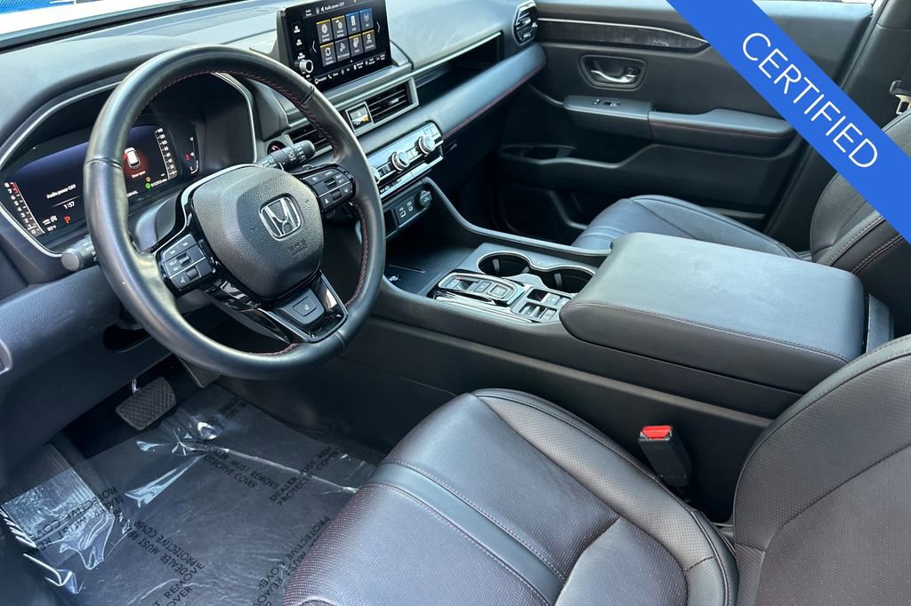Certified 2025 Honda Pilot Black Edition image 10