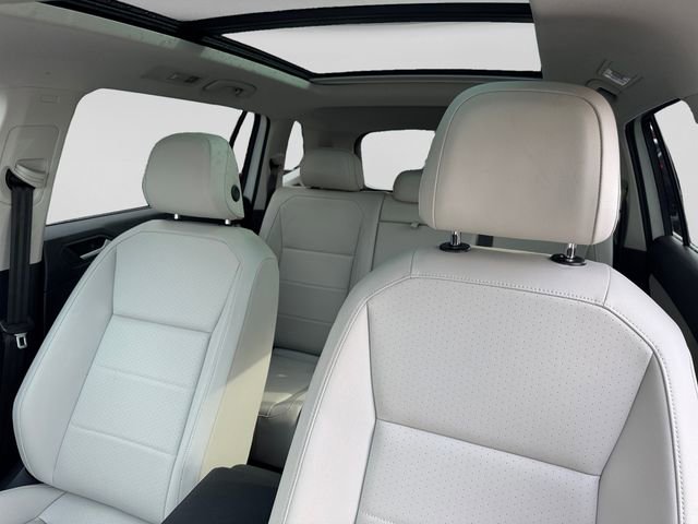 Used 2020 Volkswagen Tiguan SE w/ Panoramic Sunroof Package image 19