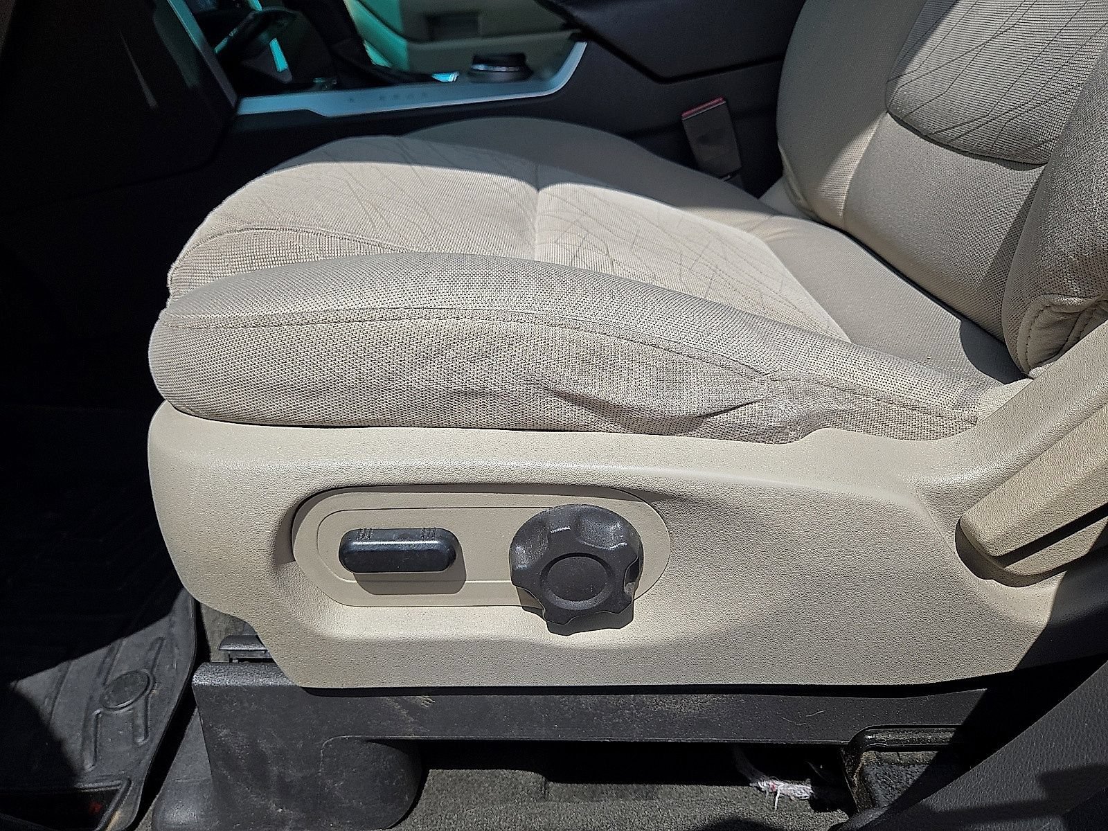 Used 2013 Ford Explorer 4WD w/ Class III Trailer Tow Pkg image 22