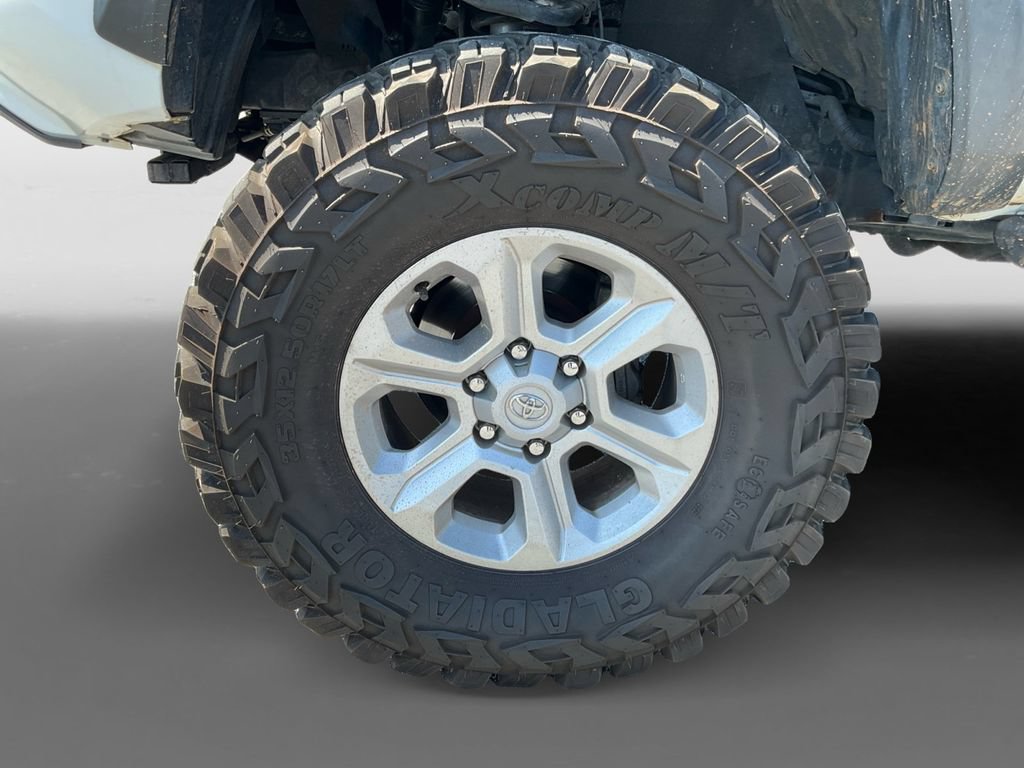 Used 2018 Toyota Tacoma TRD Off-Road AWD/4WD image 11