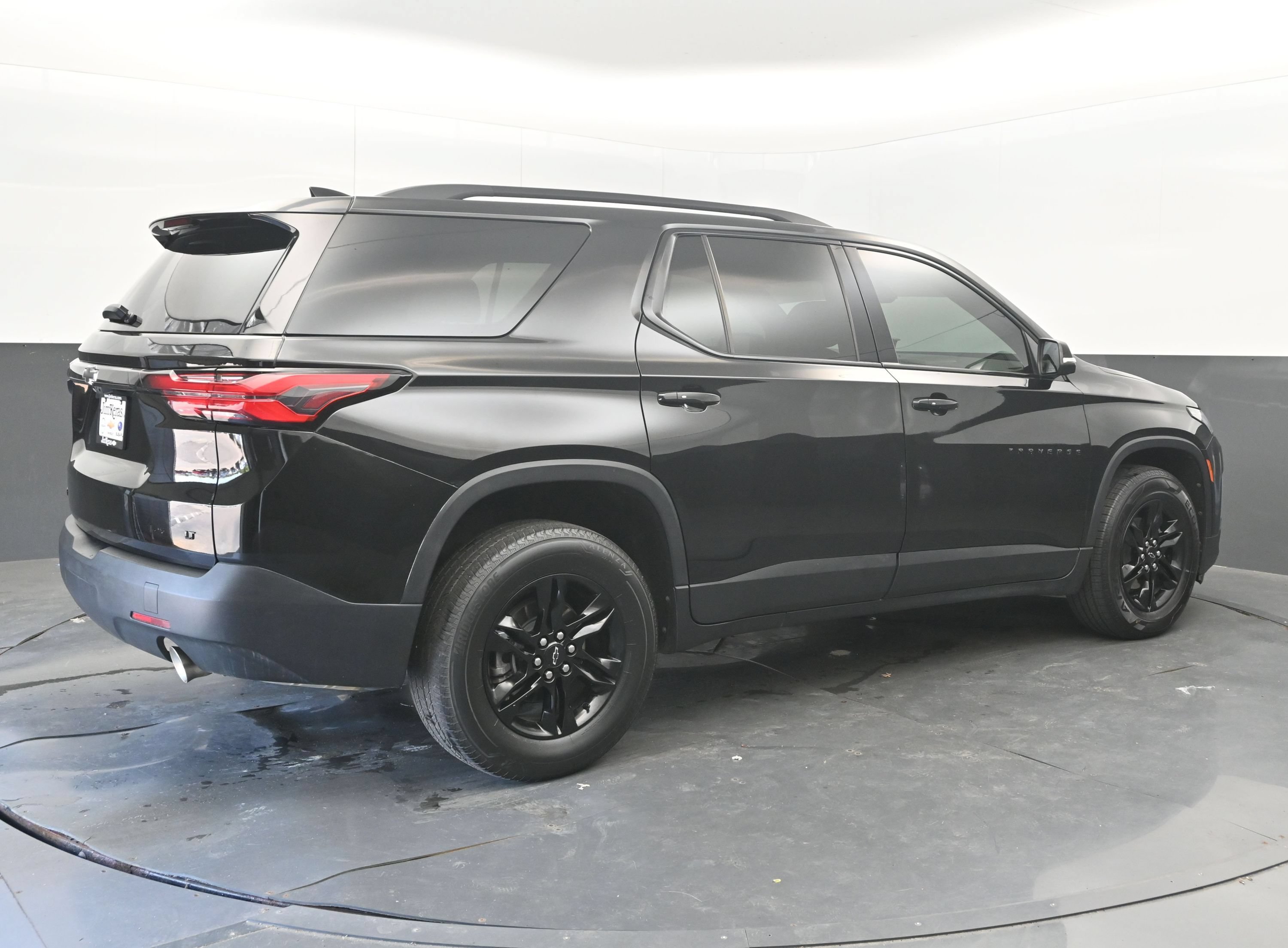 Used 2023 Chevrolet Traverse LT FWD image 9