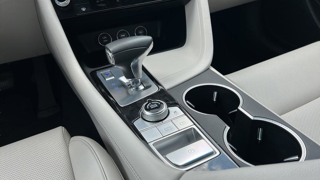 Used 2025 Genesis G70 2.5T image 21