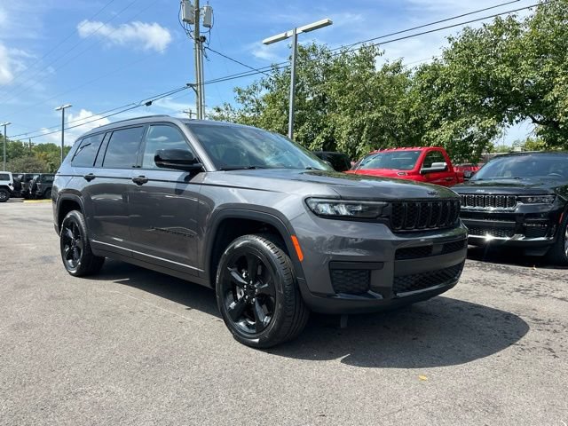 Used 2023 Jeep Grand Cherokee L Laredo AWD/4WD image 18