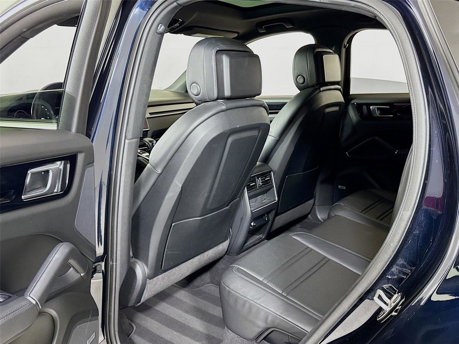 Used 2022 Porsche Cayenne Coupe w/ Premium Package image 26