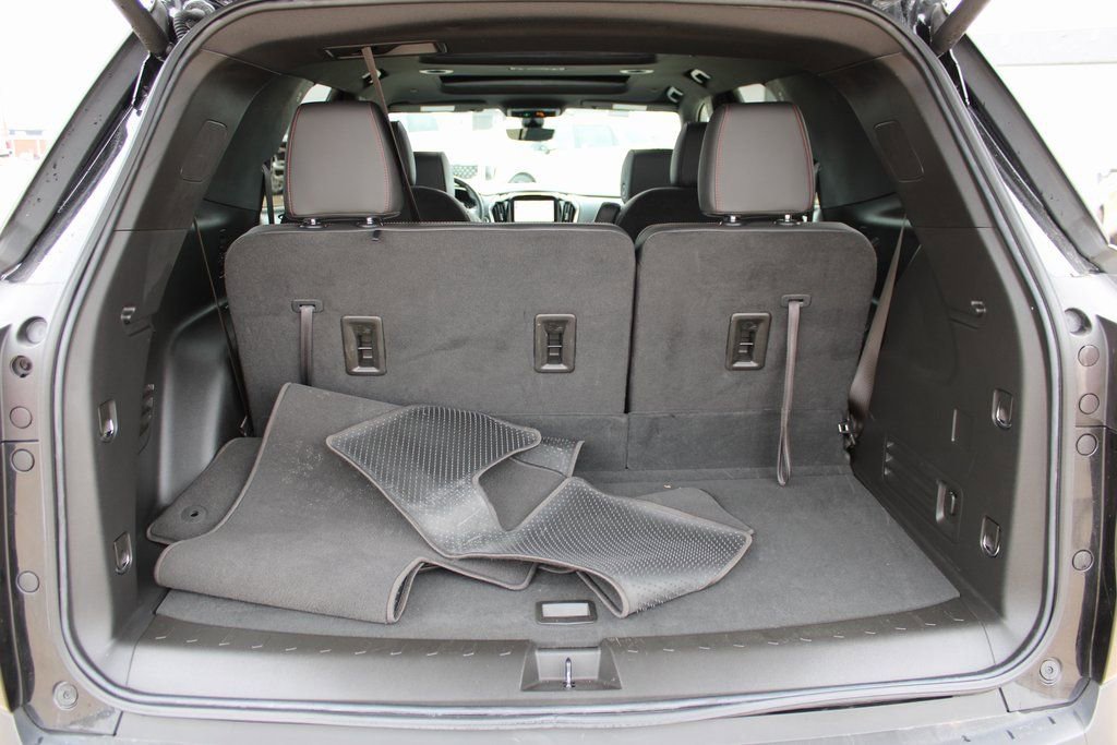 Used 2023 Chevrolet Traverse RS image 14