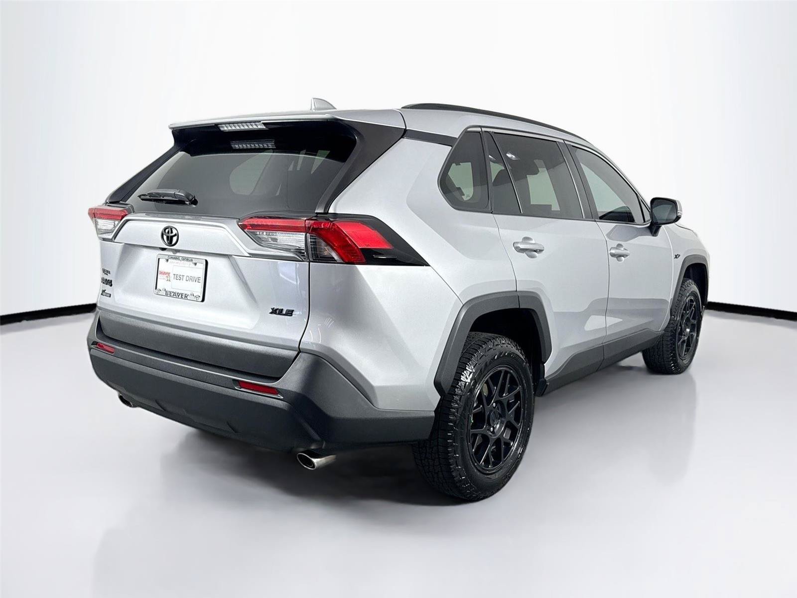 Used 2022 Toyota RAV4 XLE FWD image 2