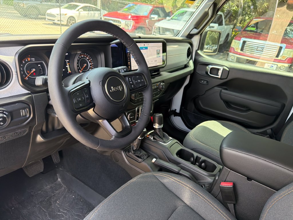 Used 2026 Jeep Gladiator Sport AWD/4WD image 9