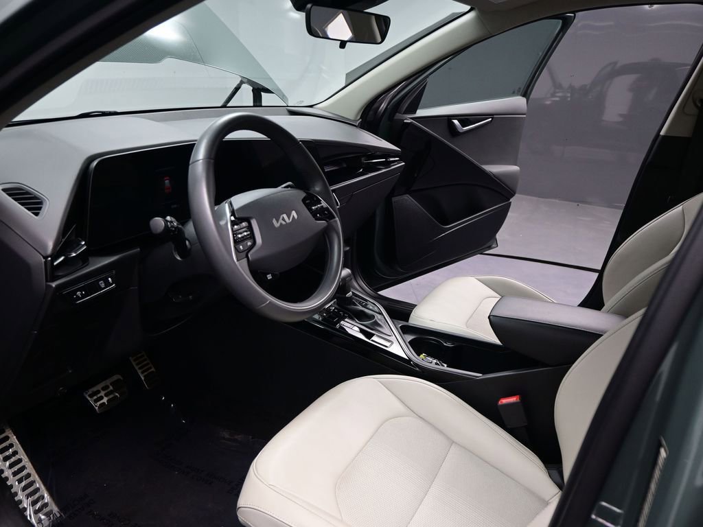 Used 2023 Kia Niro EX Touring image 8