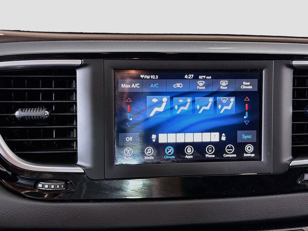 Used 2018 Chrysler Pacifica L FWD image 36