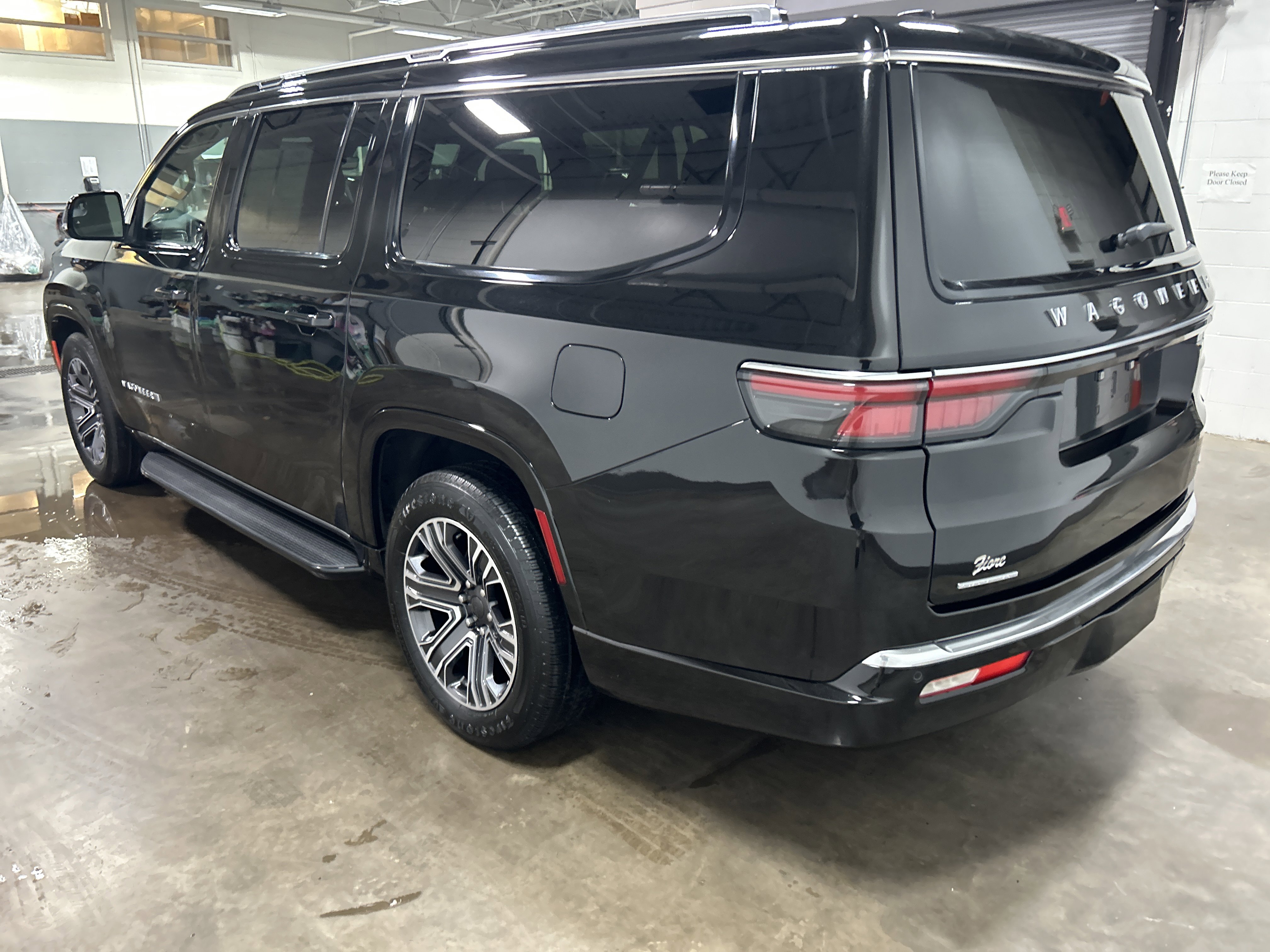 Used 2023 Jeep Wagoneer L Series II AWD/4WD image 5