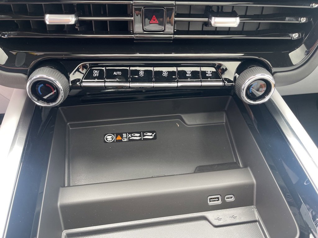 New 2025 Chevrolet Suburban Premier image 34