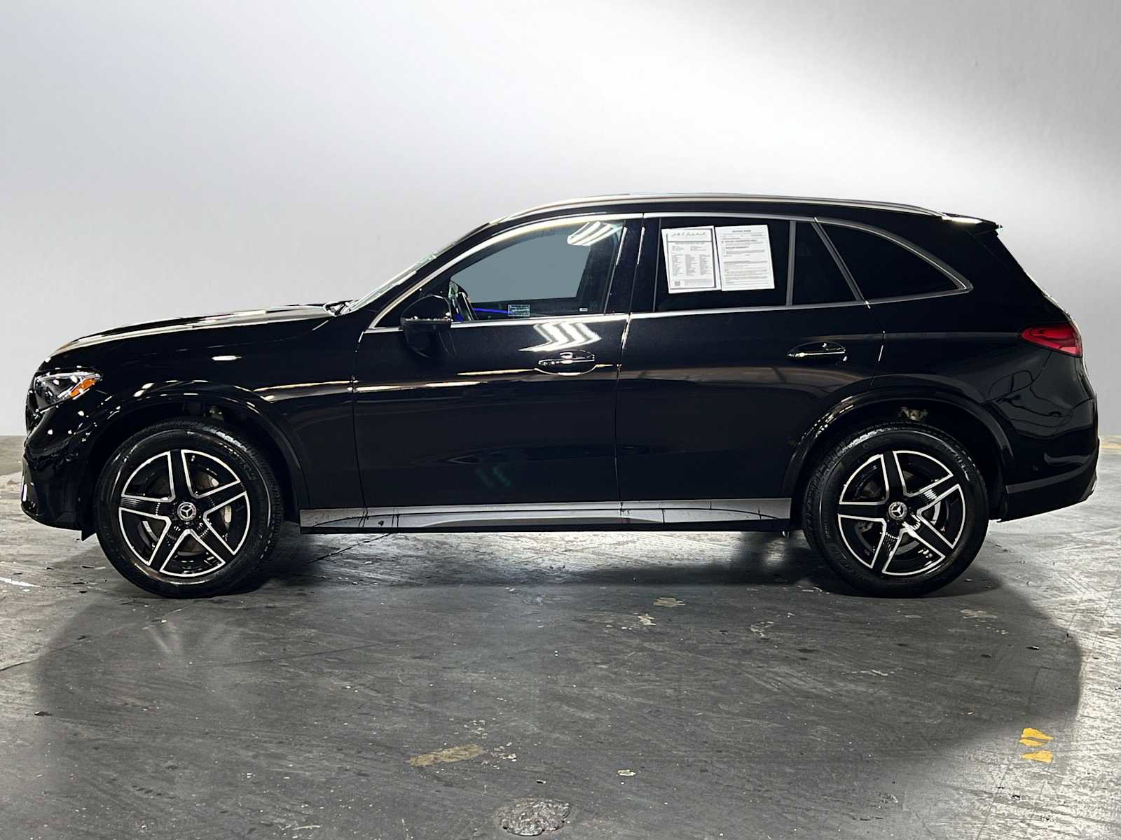 Used 2024 Mercedes-Benz GLC 300 4MATIC image 6