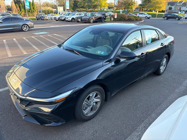 Certified 2025 Hyundai Elantra SE FWD image 5