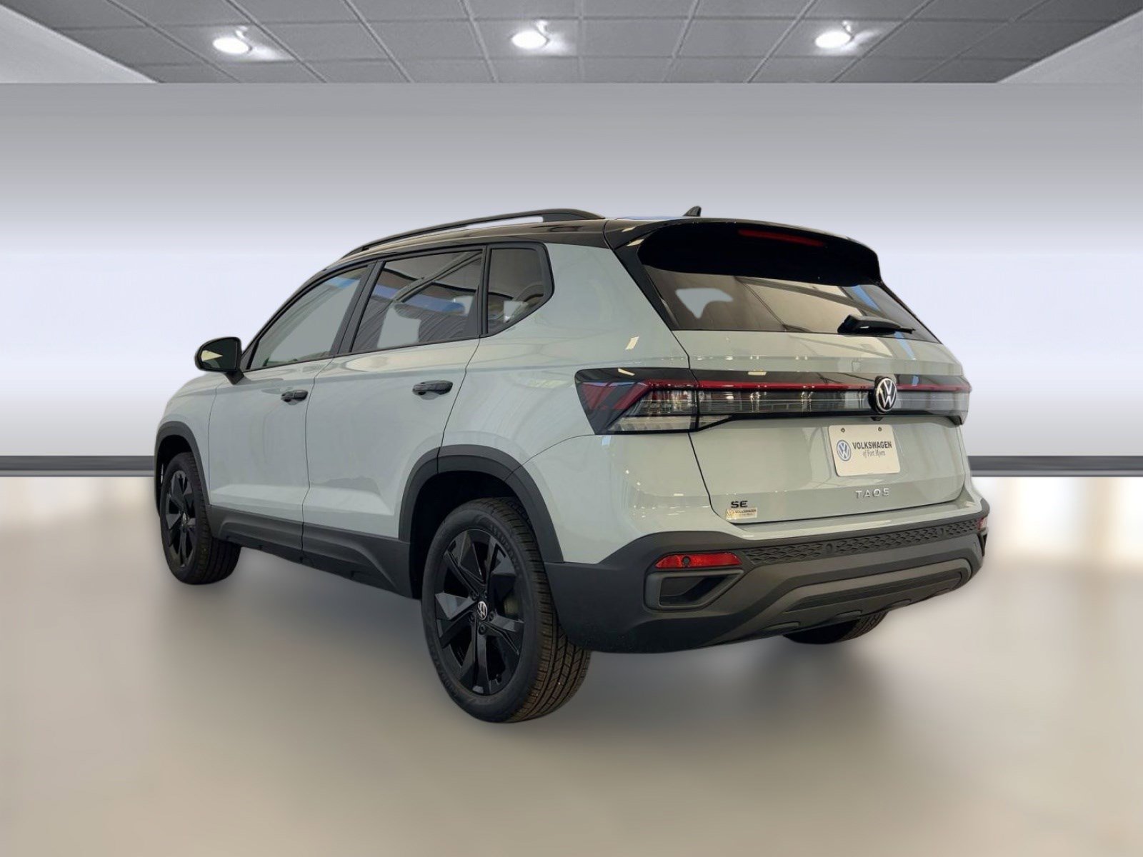 New 2026 Volkswagen Taos SE FWD image 3
