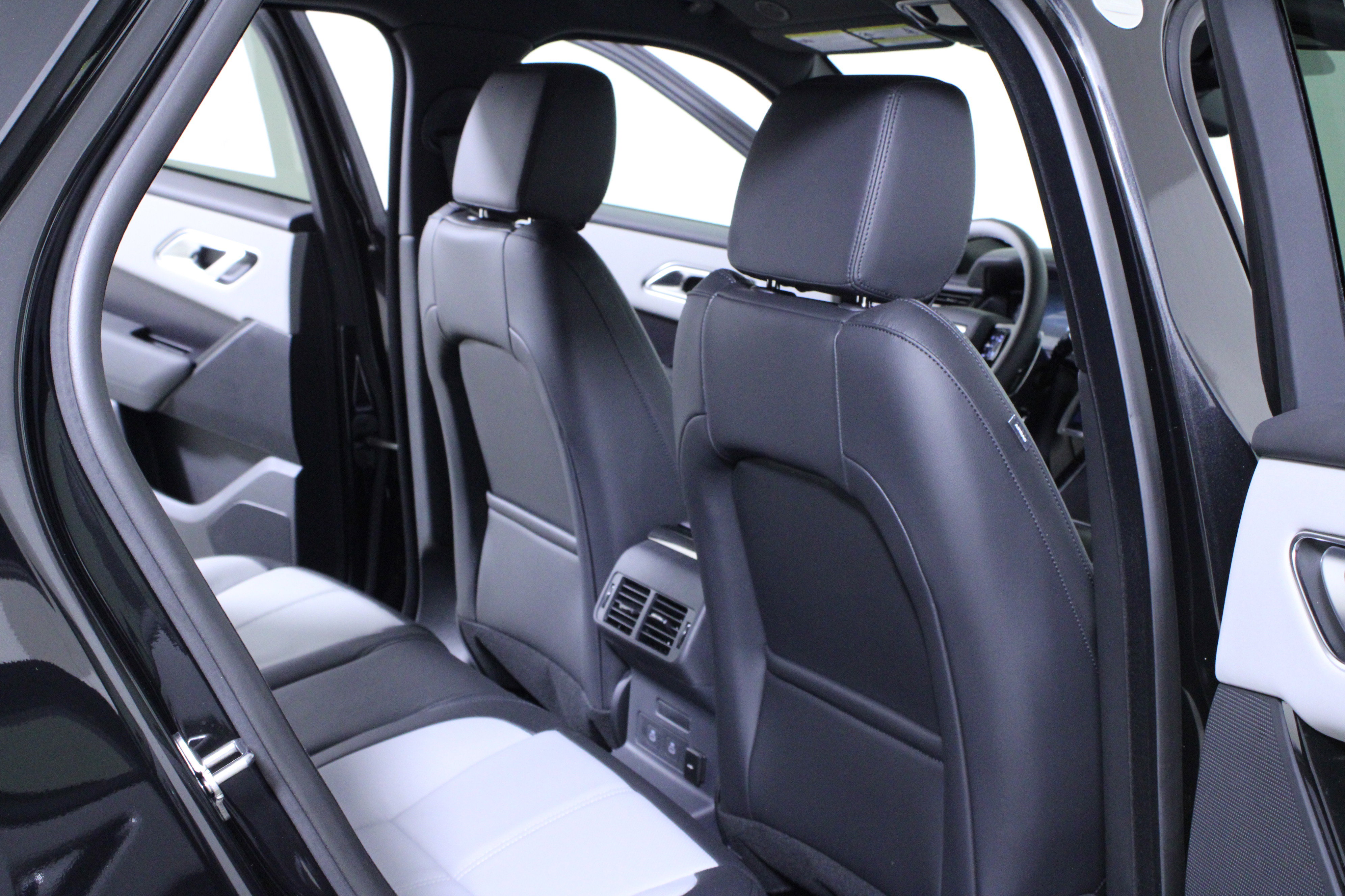 New 2026 Land Rover Range Rover Velar Dynamic SE image 11