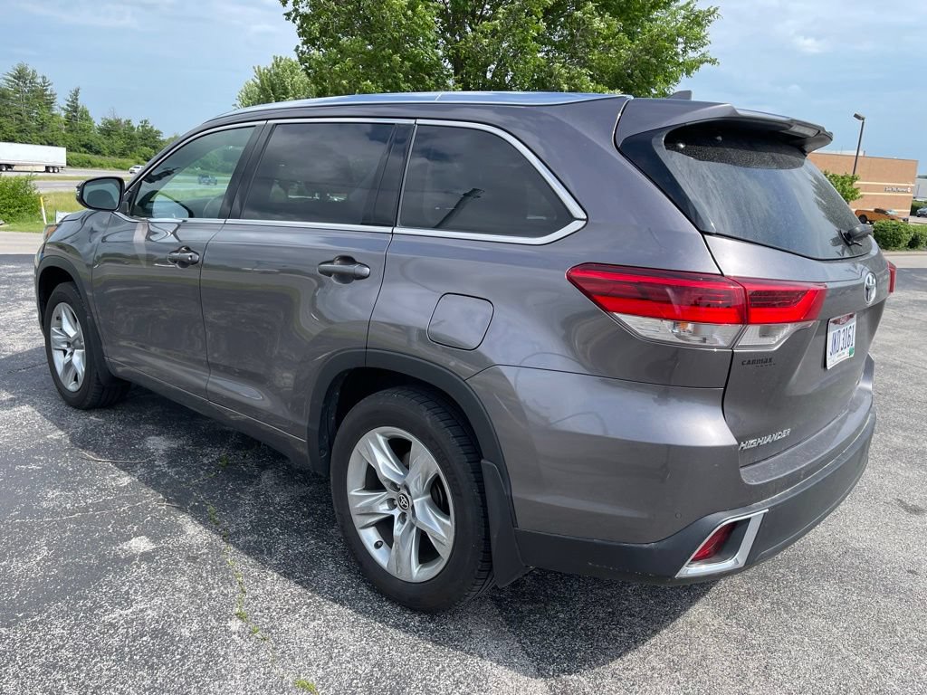 Used 2019 Toyota Highlander Limited AWD/4WD image 4