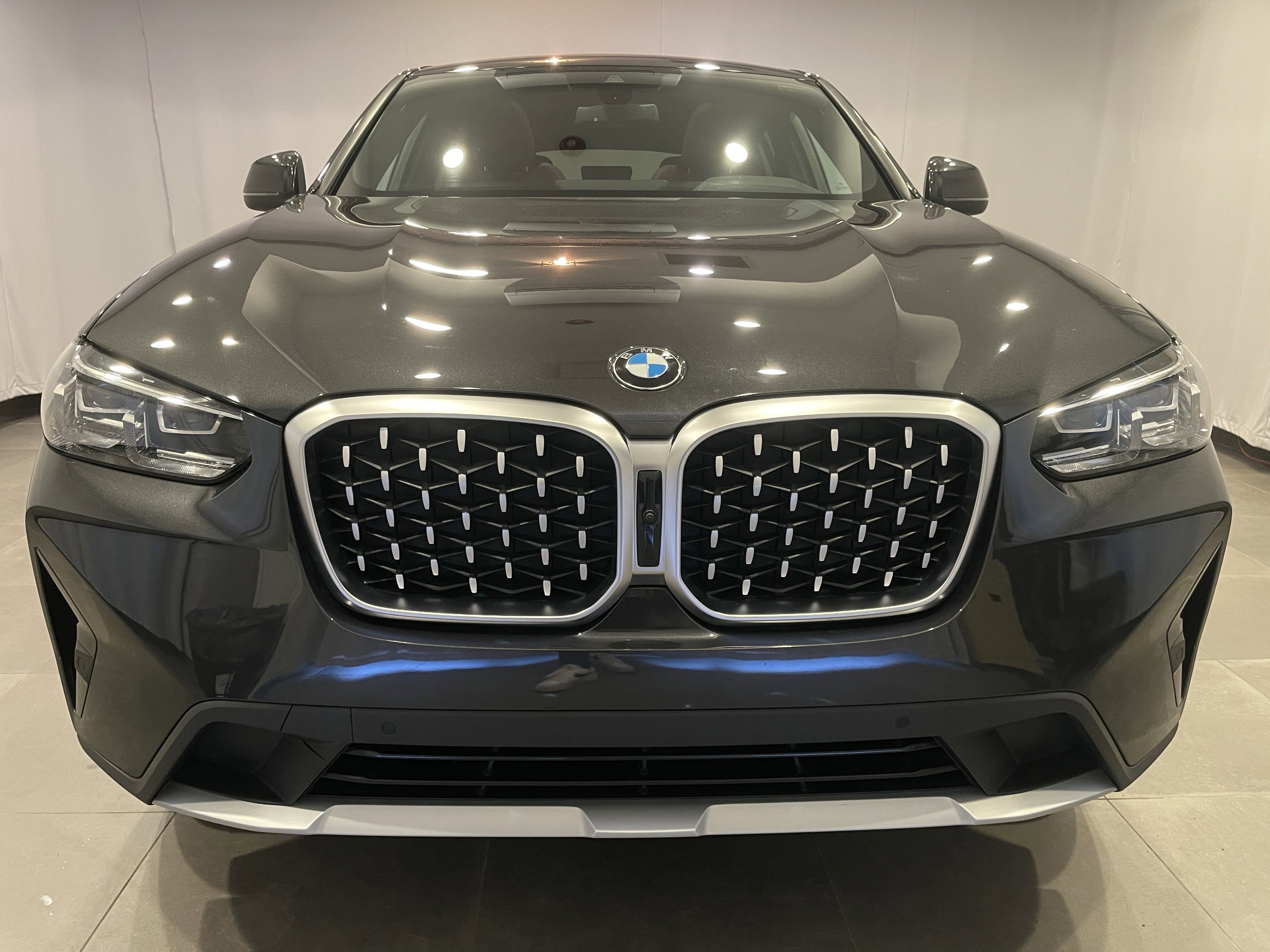 Used 2025 BMW X4 xDrive30i w/ Premium Package AWD/4WD image 2