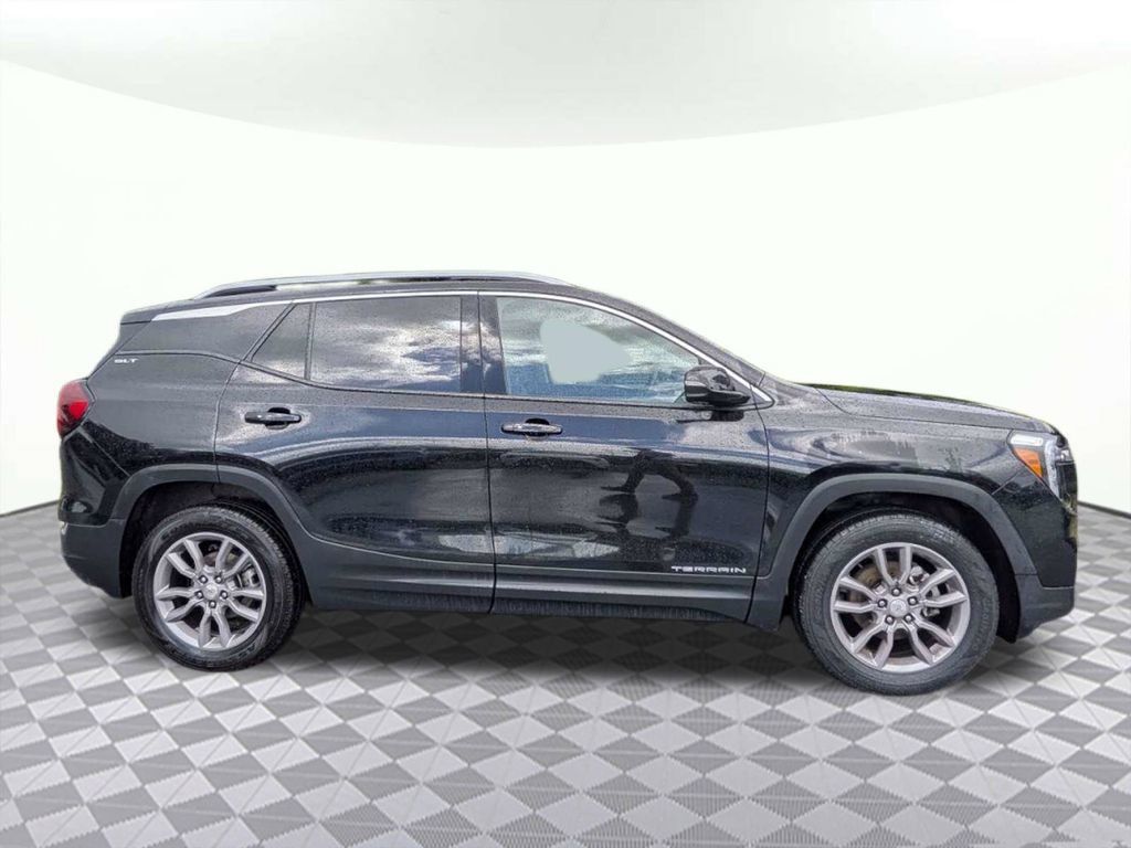 Used 2024 GMC Terrain SLT AWD/4WD image 2