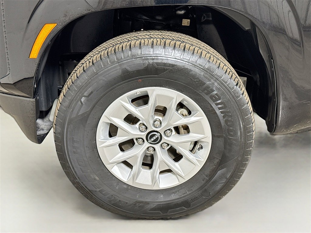 Used 2024 Nissan Frontier SV image 27