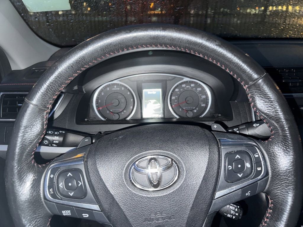 Used 2017 Toyota Camry SE image 6