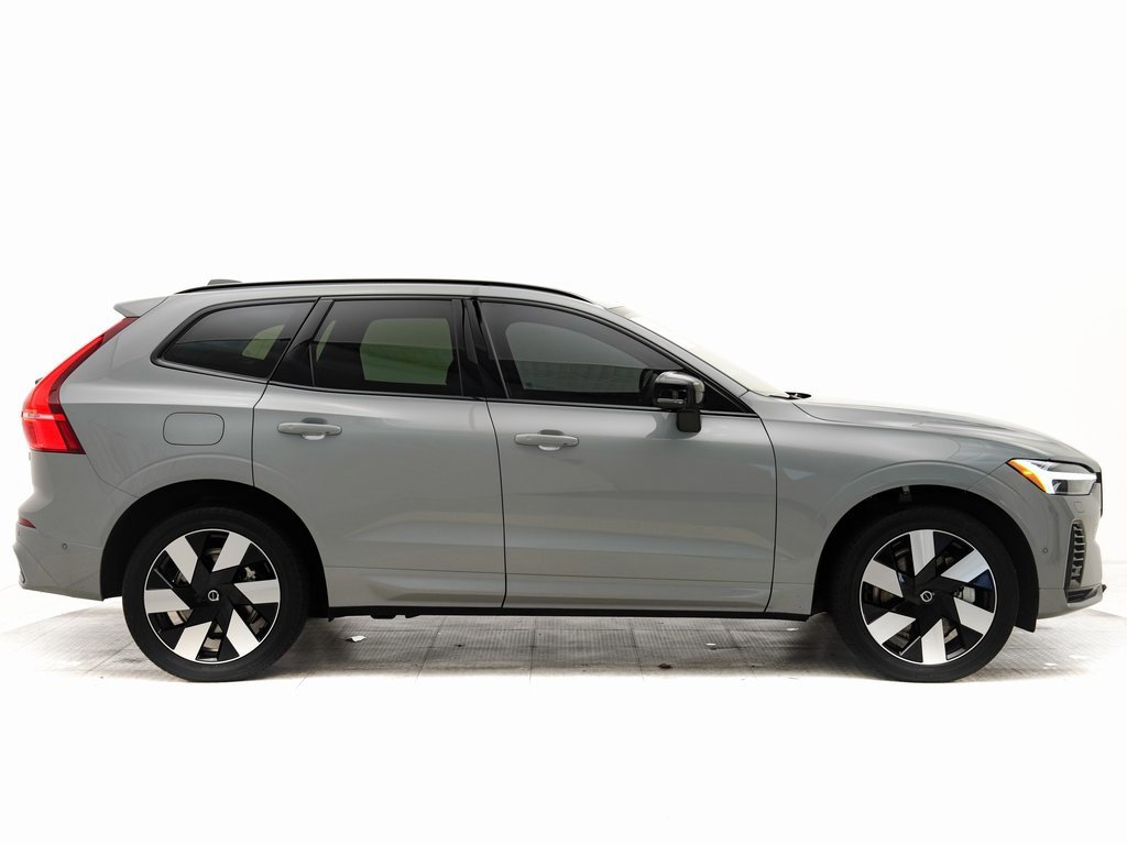 Used 2024 Volvo XC60 T8 Plus image 2