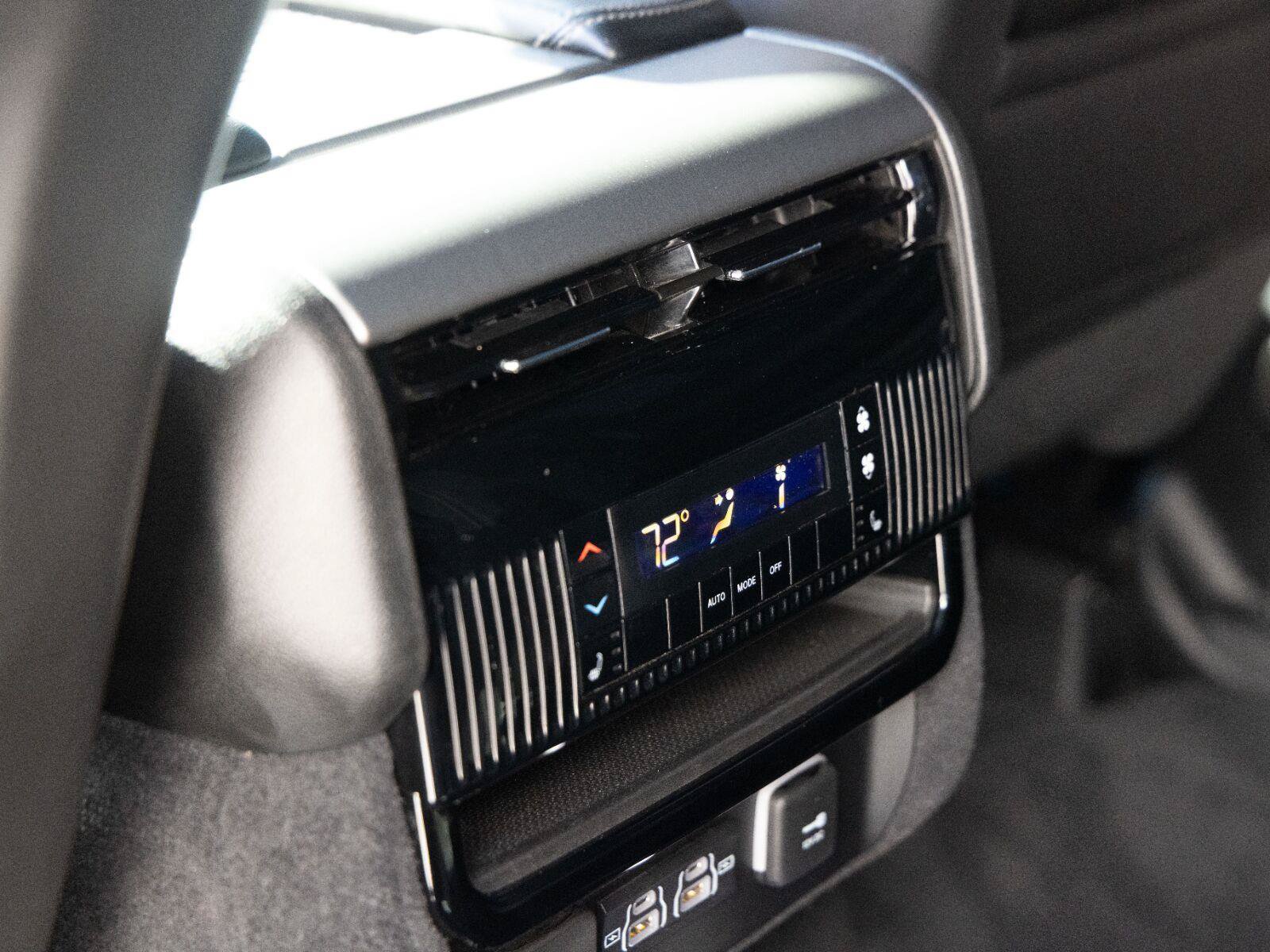 Used 2023 Jeep Wagoneer Series II AWD/4WD image 24