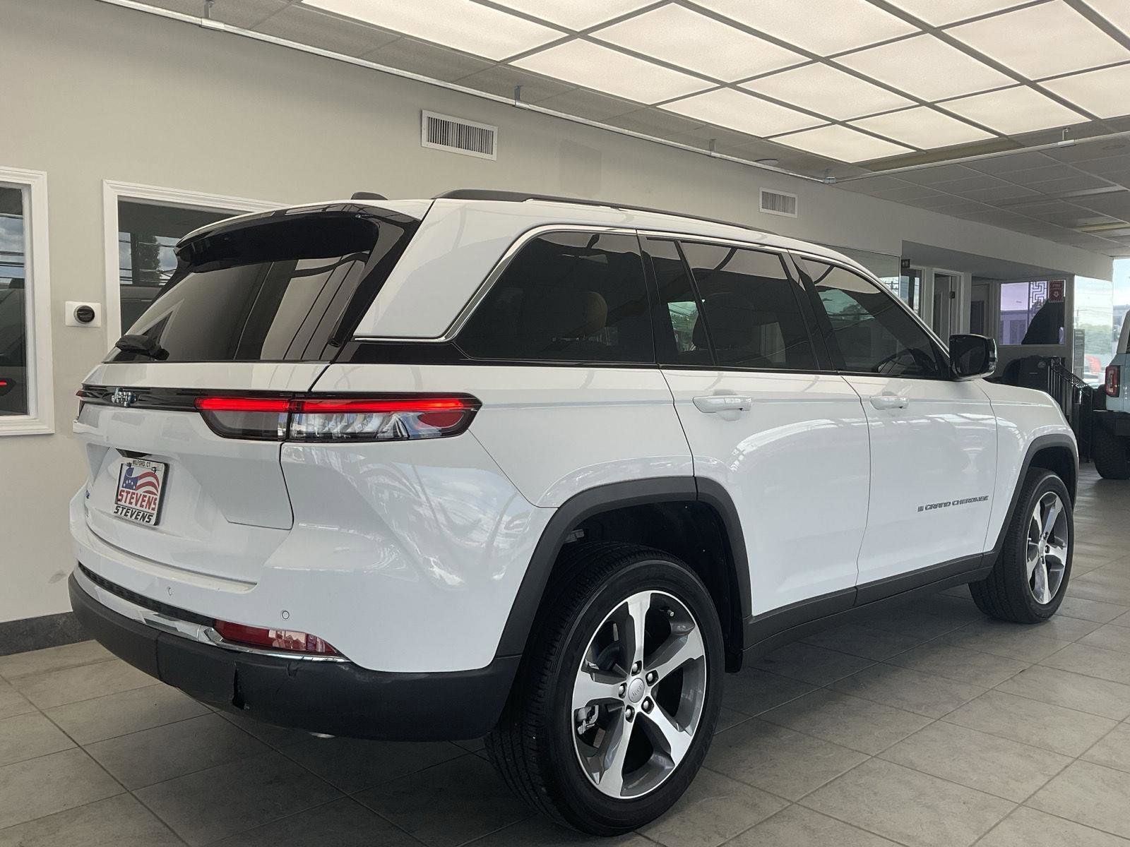 Used 2024 Jeep Grand Cherokee Limited 4xe image 5