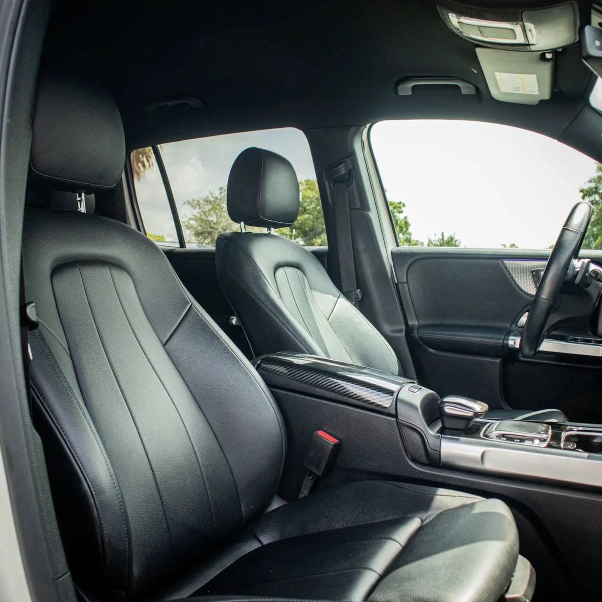Used 2020 Mercedes-Benz GLB 250 w/ Premium Package image 16