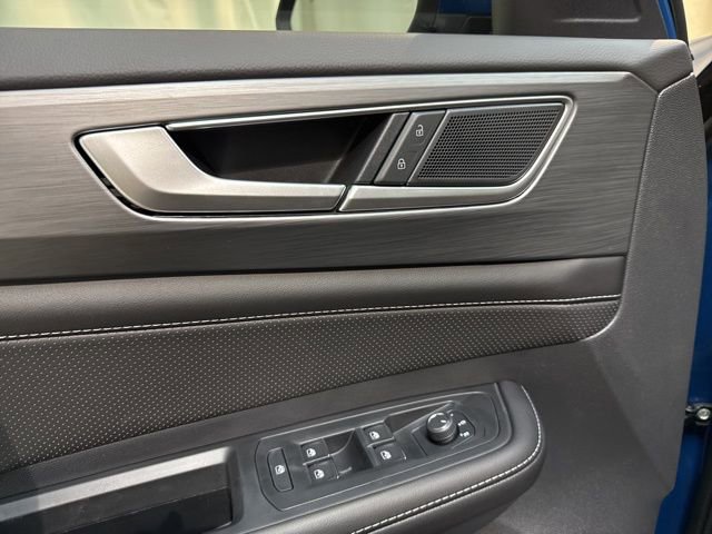 New 2025 Volkswagen Atlas Cross Sport SE image 13