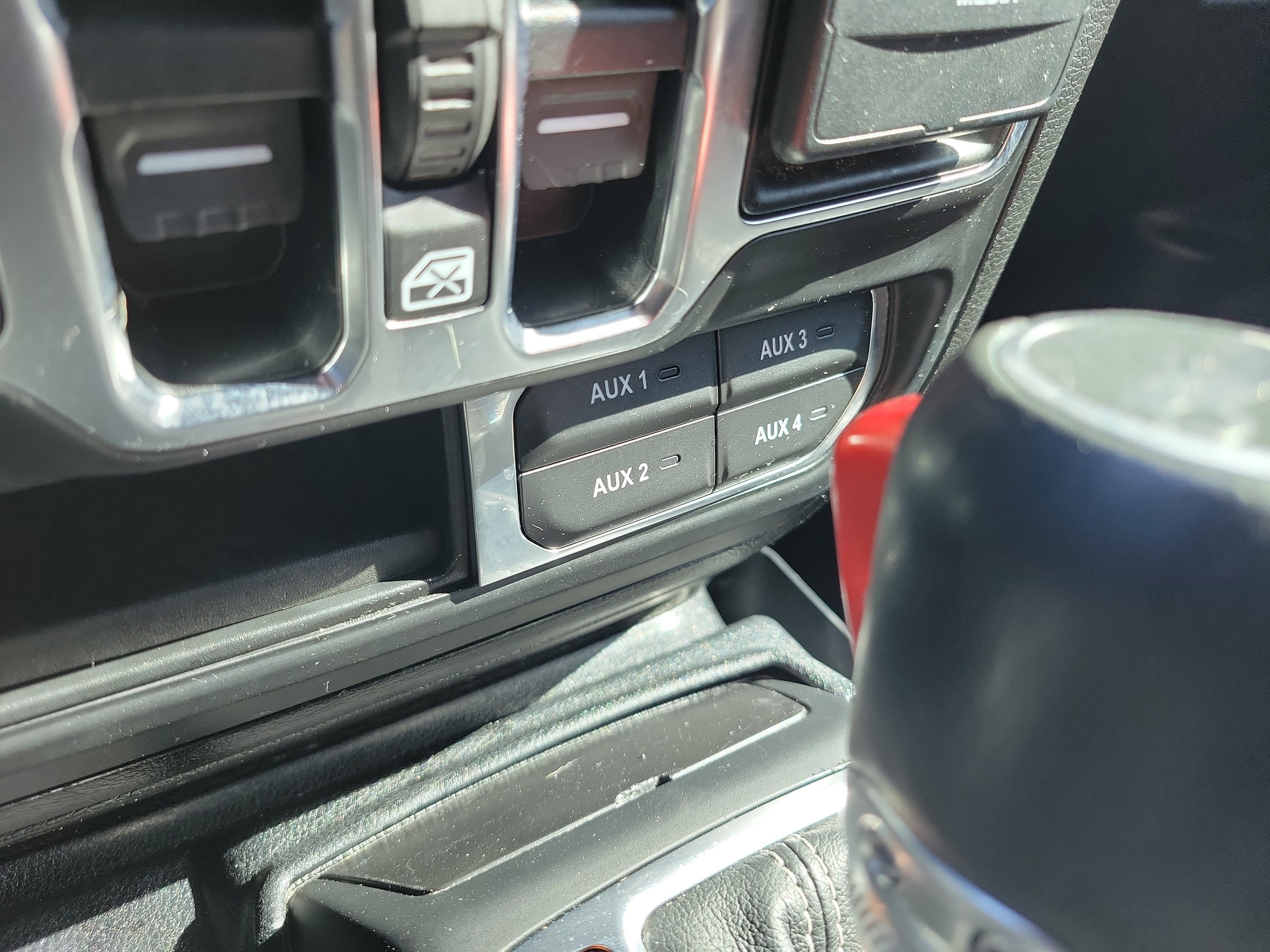 Used 2020 Jeep Wrangler Unlimited Sahara AWD/4WD image 37