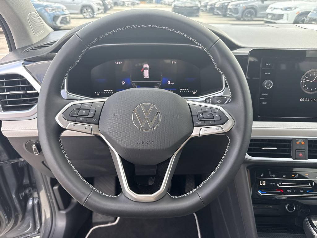 New 2026 Volkswagen Taos SE FWD image 14