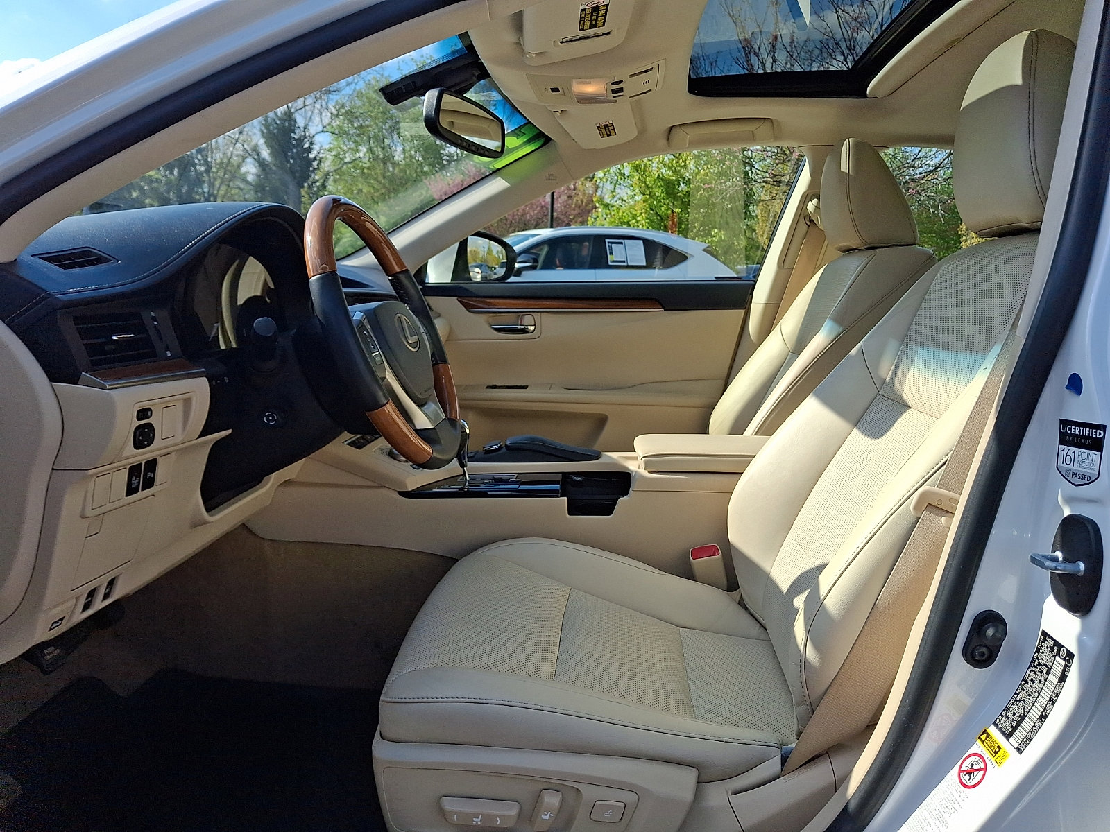 Used 2015 Lexus ES 300h w/ Navigation System Package FWD image 13