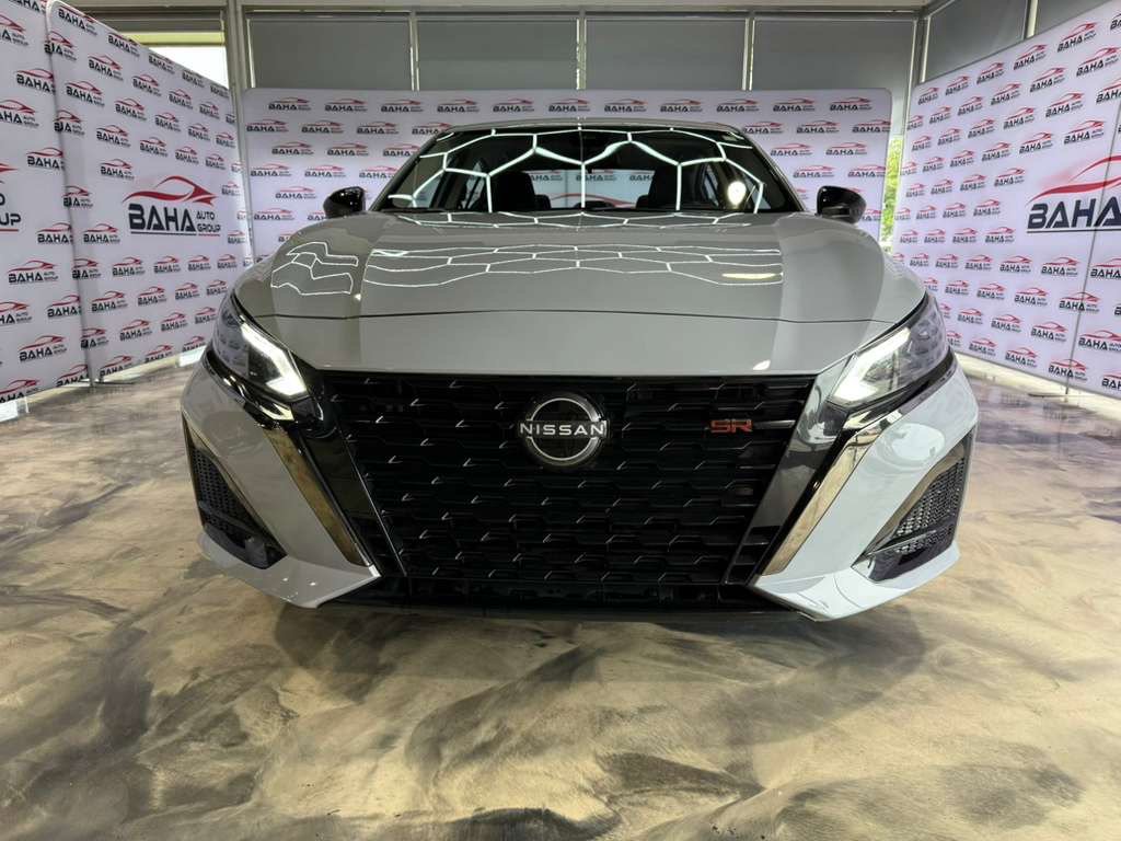 Used 2025 Nissan Altima 2.5 SR FWD image 3