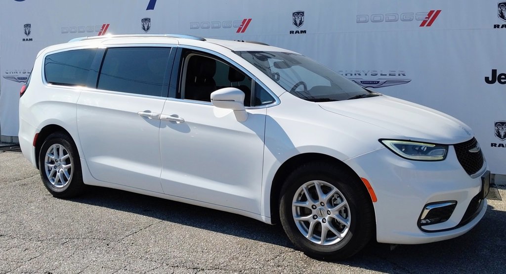 Used 2021 Chrysler Pacifica Touring-L image 7