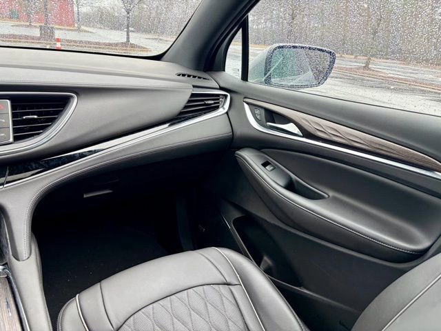 Used 2024 Buick Enclave Avenir image 26