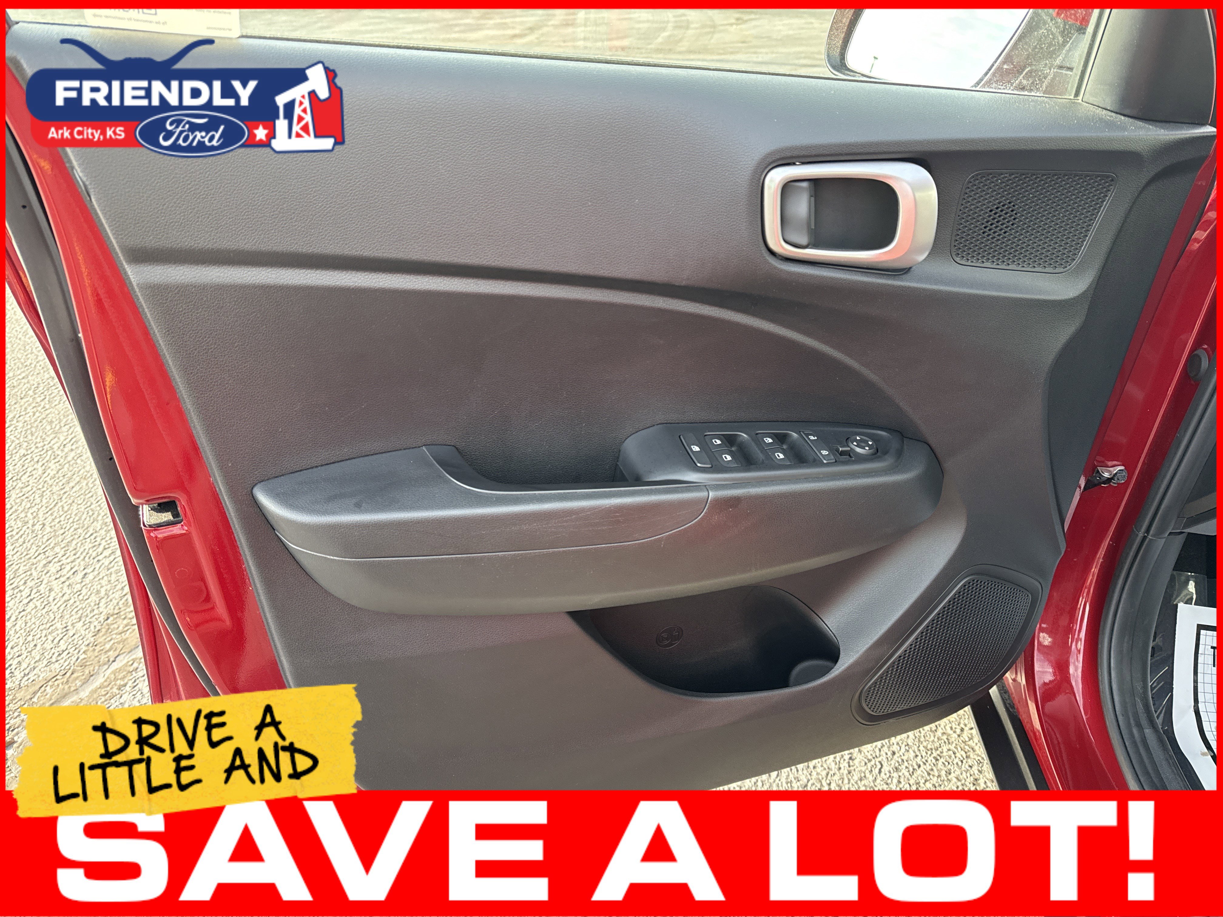 Used 2025 Hyundai Venue SEL FWD image 11