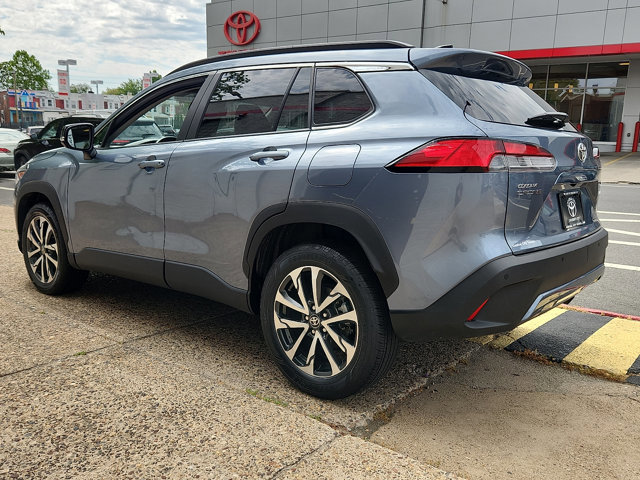 Used 2025 Toyota Corolla Cross XLE AWD/4WD image 4