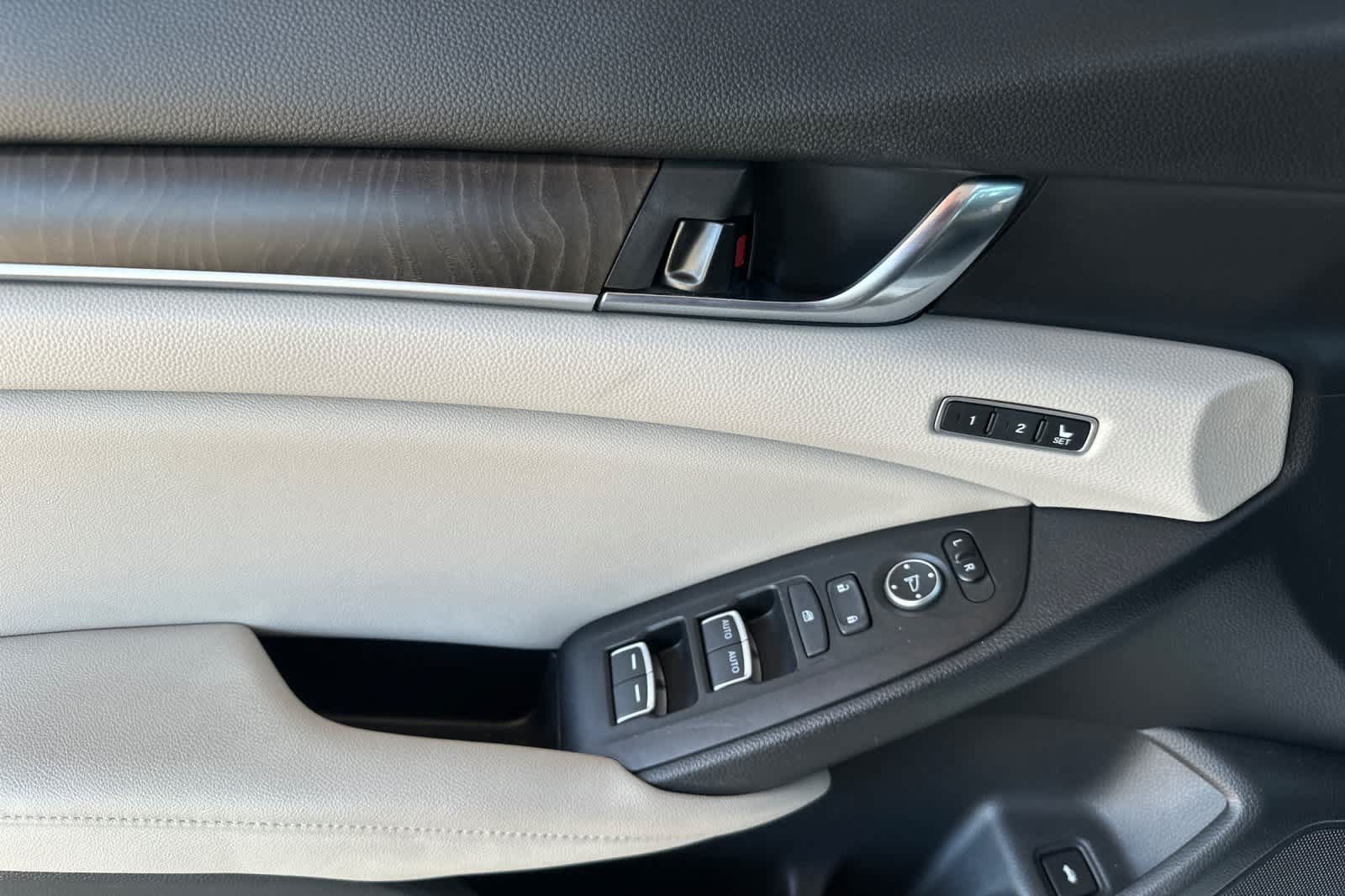 Used 2021 Honda Accord EX-L image 12