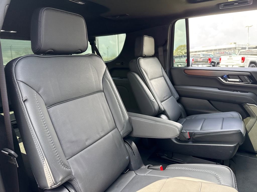 Certified 2025 GMC Yukon XL Denali w/ Denali Reserve Package image 37