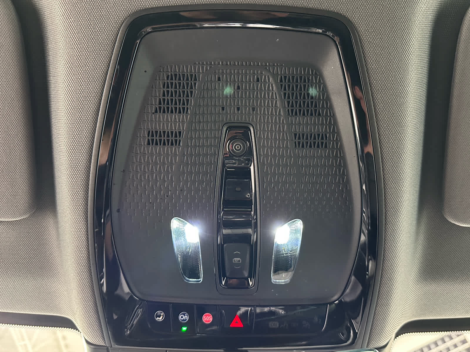 Used 2025 Cadillac Optiq Sport 2 w/ LPO, Floor Liner Package AWD/4WD image 37