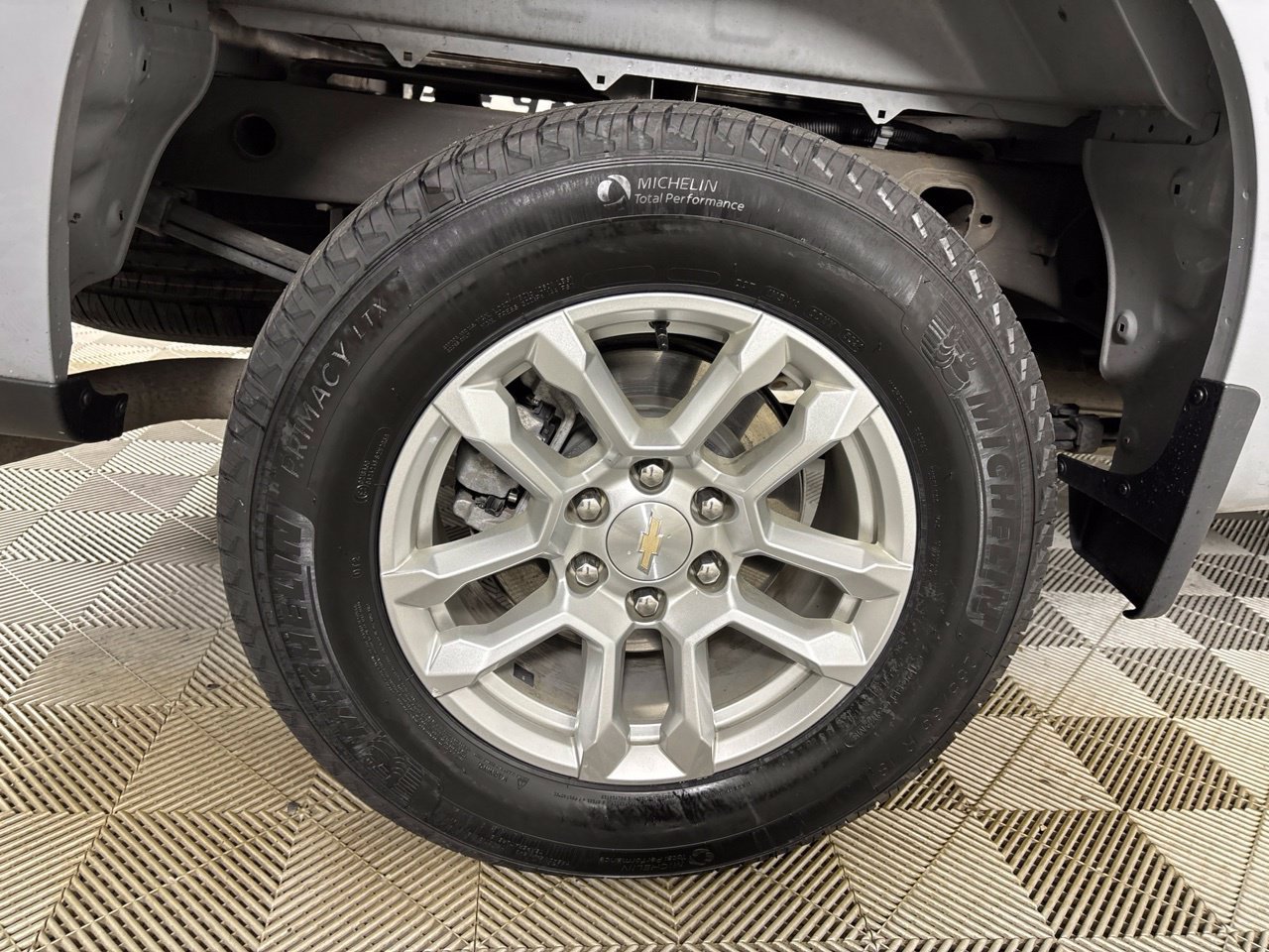 Used 2024 Chevrolet Silverado 1500 LT AWD/4WD image 32